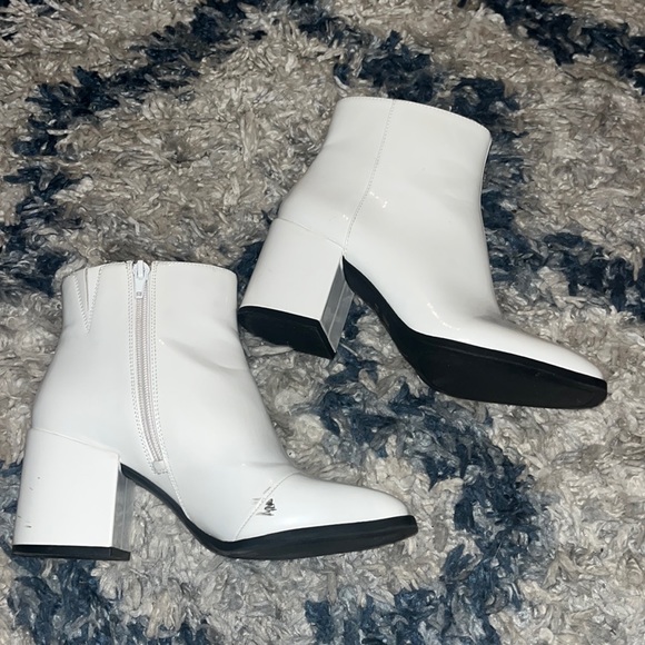 White boots - Picture 4 of 5